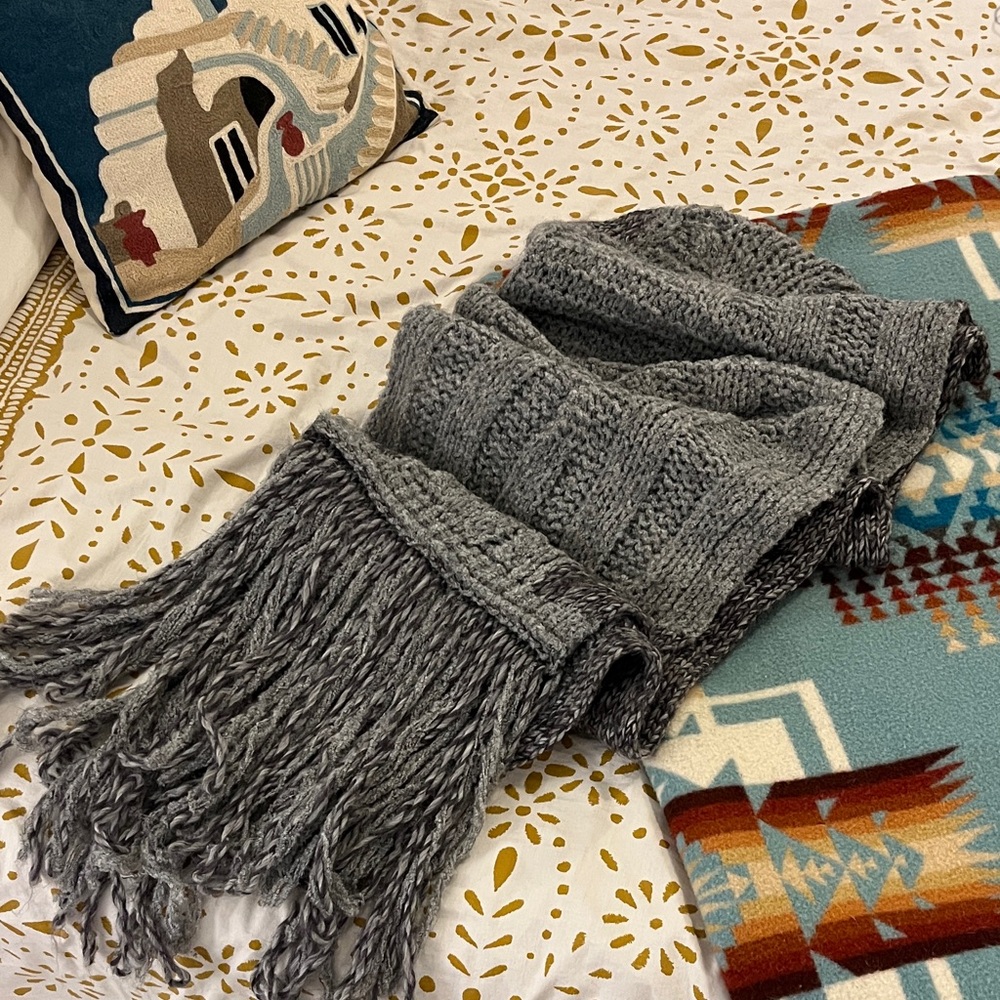 Lorenzo Gray Knit Scarf